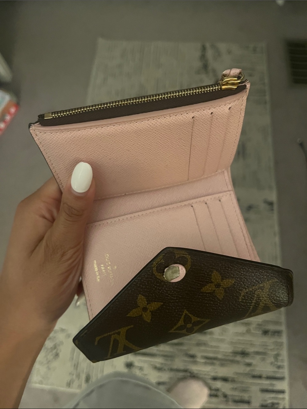 Louis Vuitton Brown Monogram Wallet with Pink Interior - Picture 5 of 6